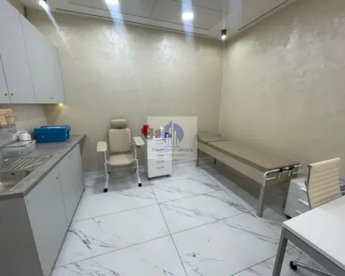 Śródmieście: lokal na usługi medyczne 690m2 do wynajęcia