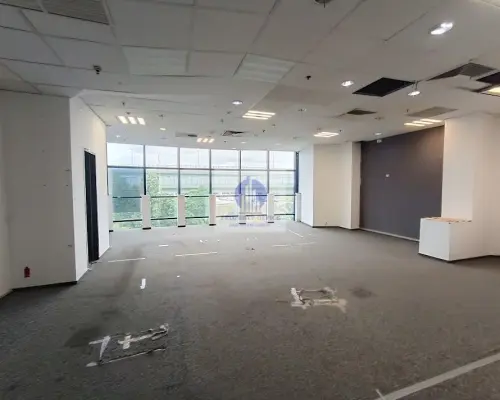 Mokotów: lokal handlowo-usługowy o pow. 130,78 m2 do wynajęcia