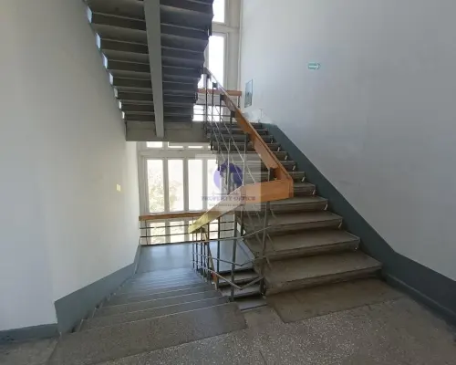 Praga Południe:lokal biurowy 21,70 m2 do wynajęcia