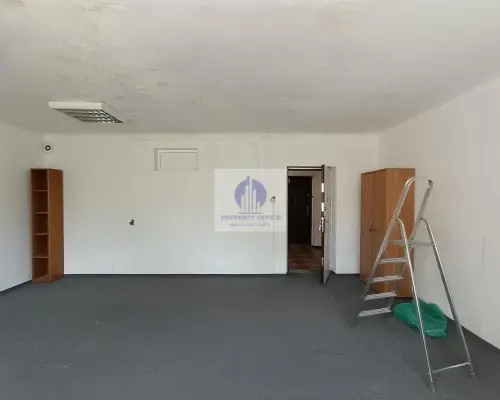 Włochy: lokal biurowy 37,60 m2 do wynajęcia