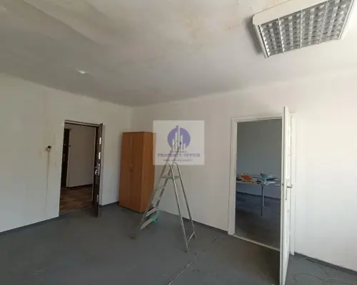 Włochy: lokal biurowy 37,60 m2 do wynajęcia