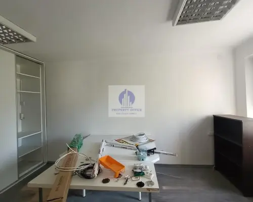 Włochy: lokal biurowy 37,60 m2 do wynajęcia