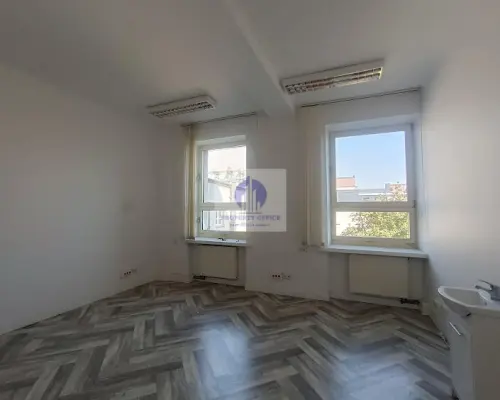 Śródmieście: lokal biurowo-usługowy 23,80 m2 z umywalką, do wynajęcia