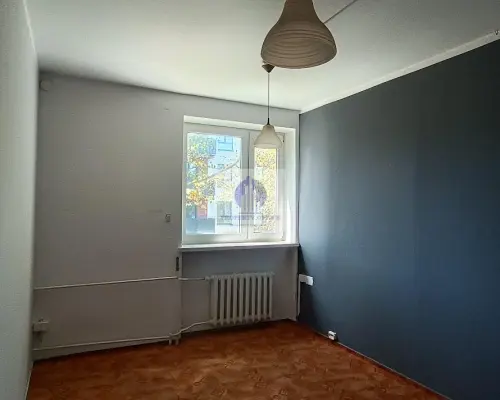 Włochy: lokal biurowy 33,90m2 do wynajęcia