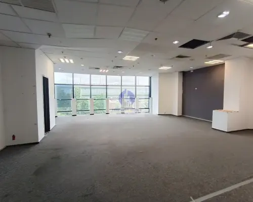 Mokotów: lokal handlowo-usługowy o pow. 130,78 m2 do wynajęcia