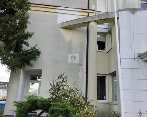Włochy: lokal handlowo-usługowy 43 m2 do wynajęcia