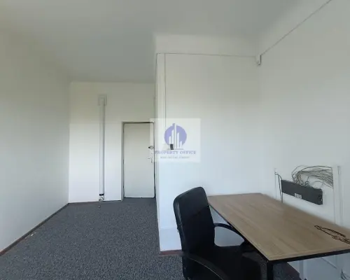 Włochy: lokal biurowy 13,70m2 do wynajęcia