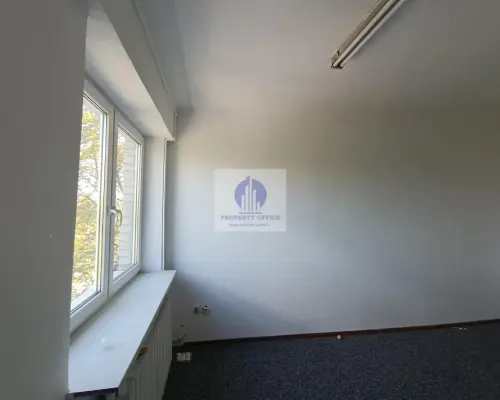 Włochy: lokal biurowy 13,70m2 do wynajęcia