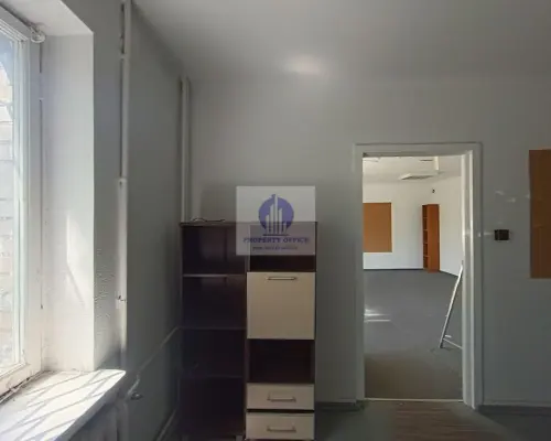 Włochy: lokal biurowy 37,60 m2 do wynajęcia