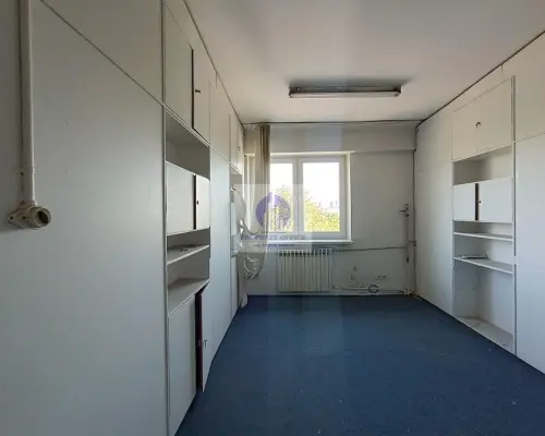 Włochy: lokal biurowy 28,20 m2 do wynajęcia