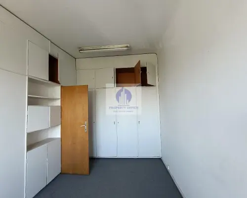 Włochy: lokal biurowy 28,20 m2 do wynajęcia