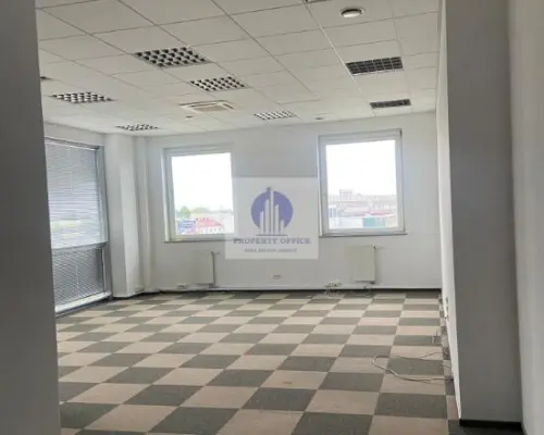 Włochy: lokal biurowy 81,04m2 do wynajęcia