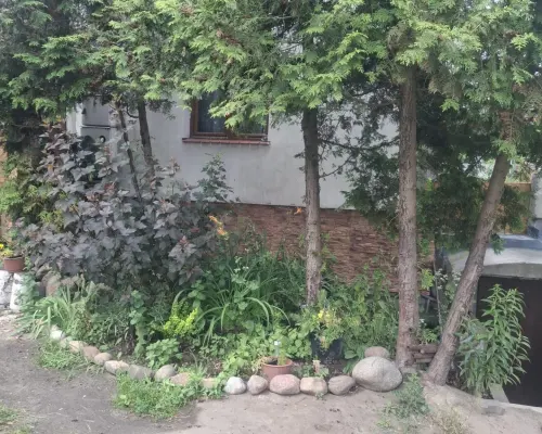 Sprzedam dom 1/2 bliźniaka o powierzchni ok 60m2 na działce 455m2 w Wawrze okolica ul Bronowskiej.Dom parterowy składa się z ku