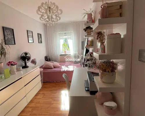 Działka 0,5055 ha z 3 domami