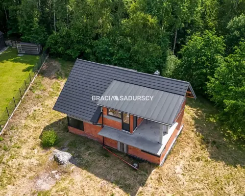 DOM POD LASEM NA WIDOKOWEJ DZIAŁCE