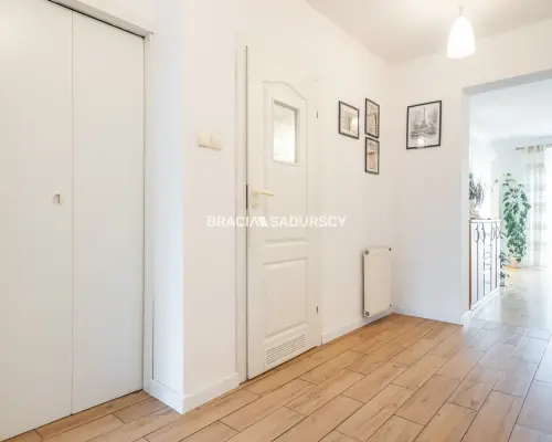 UROKLIWY DOM W BARDZO DOBREJ LOKALIZACJI