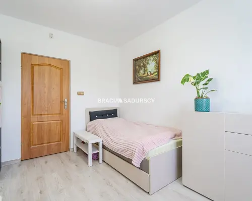 Dom wolnostojący, garaż, fotowoltaika, 7 pokoi