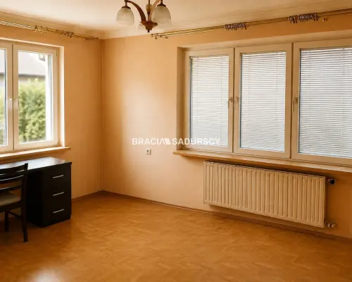 Budynek z WZ na rozbudowę w Brzesku.