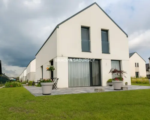 Dom Wolnostojący 140 m2 z tarasem w MNIKOWIE
