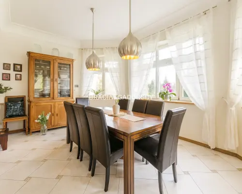 Dom z Dużym Ogrodem w Tyńcu – Spokój Natury!
