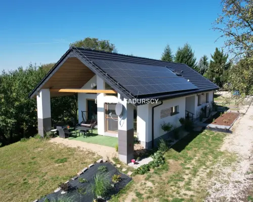 Biuro Nieruchomości Bracia Sadurscy prezentuje na sprzedaż nowoczesny, energooszędny dom wolnostojący o wysokim standardzie wyk
