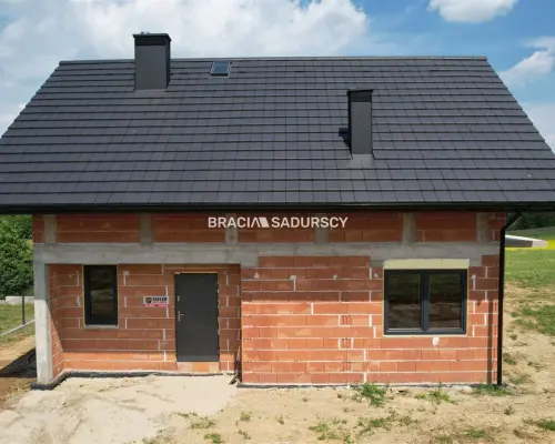 Dom w Brzezince, gm Brzeźnica