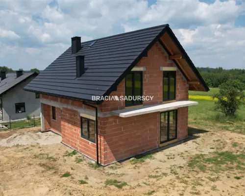 Dom w Brzezince, gm Brzeźnica