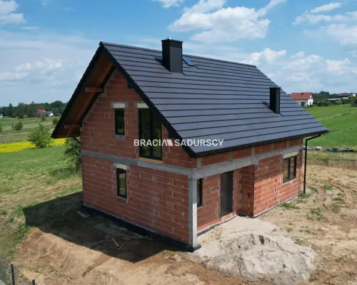 Dom w Brzezince, gm Brzeźnica