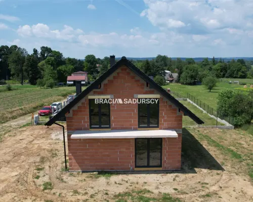 Dom w Brzezince, gm Brzeźnica