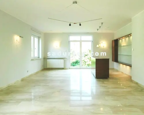 Ładny dom ok. 470m2 na działce 1500m2 w Chyliczkach, między Konstancinem i Piasecznem. Powierzchnia użytkowa parteru, poddasza,