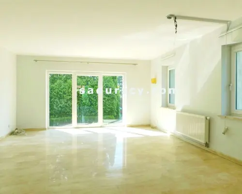 Ładny dom ok. 470m2 na działce 1500m2 w Chyliczkach, między Konstancinem i Piasecznem. Powierzchnia użytkowa parteru, poddasza,