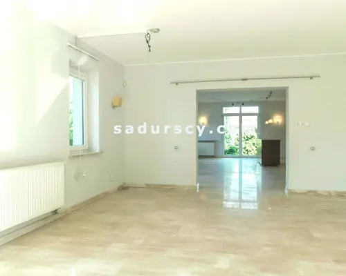 Ładny dom ok. 470m2 na działce 1500m2 w Chyliczkach, między Konstancinem i Piasecznem. Powierzchnia użytkowa parteru, poddasza,