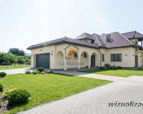 Wolnostojący dom do wykończenia. Działka 31 ar