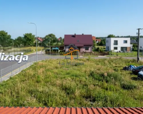 Wolnostojący dom do wykończenia. Działka 31 ar