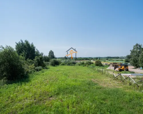 Wolnostojący dom do wykończenia. Działka 31 ar