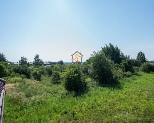 Wolnostojący dom do wykończenia. Działka 31 ar