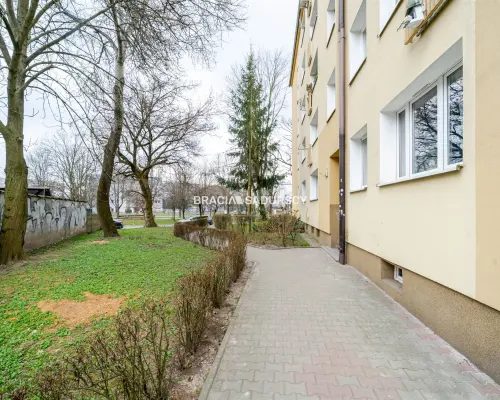 GARAŻ W BUDYNKU OKOLICE RYNKU DĘBNICKIEGO