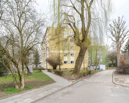 GARAŻ W BUDYNKU OKOLICE RYNKU DĘBNICKIEGO