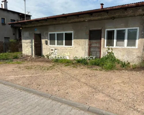 Działka budowlana 300m2 z budynkiem: gaz,prąd,woda