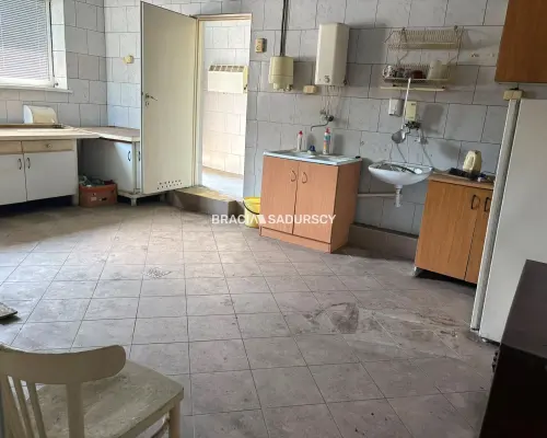 Działka budowlana 300m2 z budynkiem: gaz,prąd,woda