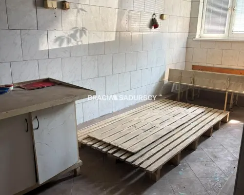Działka budowlana 300m2 z budynkiem: gaz,prąd,woda