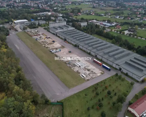 Nieruchomośc z przeznaczeniem pod fabrykę / centru