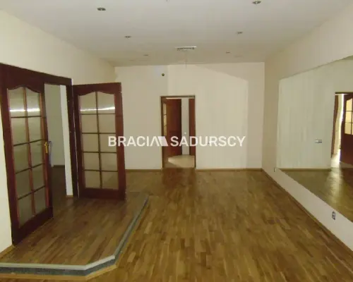 Zdjęcia należą do właściciela oferty.  Do sprzedania nieruchomość produkcyjno-mieszkalna o powierzchni całkowitej 1027 m2 leż