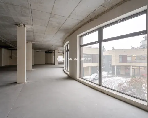 Lokal usługowy w stanie deweloperskim -706 m