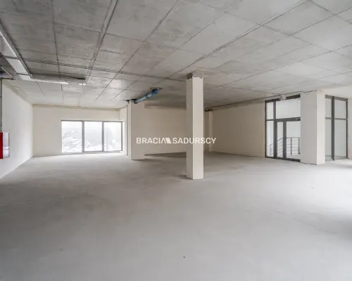 Lokal usługowy w stanie deweloperskim -706 m