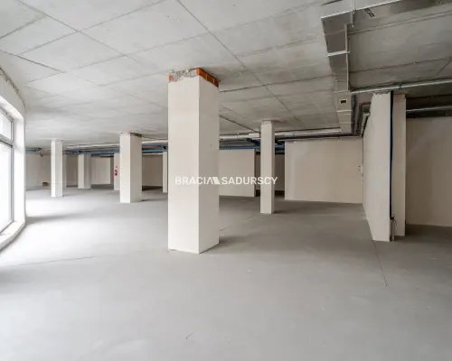 Lokal usługowy w stanie deweloperskim -706 m