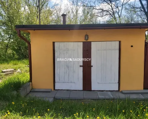 Chrzanów, ul. Kolonia Fabryczna - do sprzedania garaż (z możliwym najemcą)    Oferujemy garaż o powierzchni 26 m2 wra