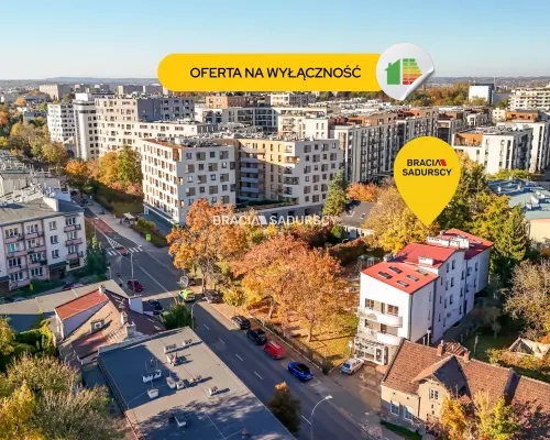 Lokal mieszkalno-usługowy w centrum.