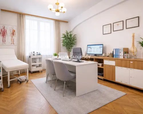 Lokalizacja z oknami na ulice Starego Miasta.