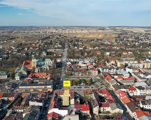 Dochodowa kamienica na Rynku w Miechowie - lokale handlowo-usługowe, wysoka stopa zwrotu     Na sprzedaż oferujemy  nieruchom